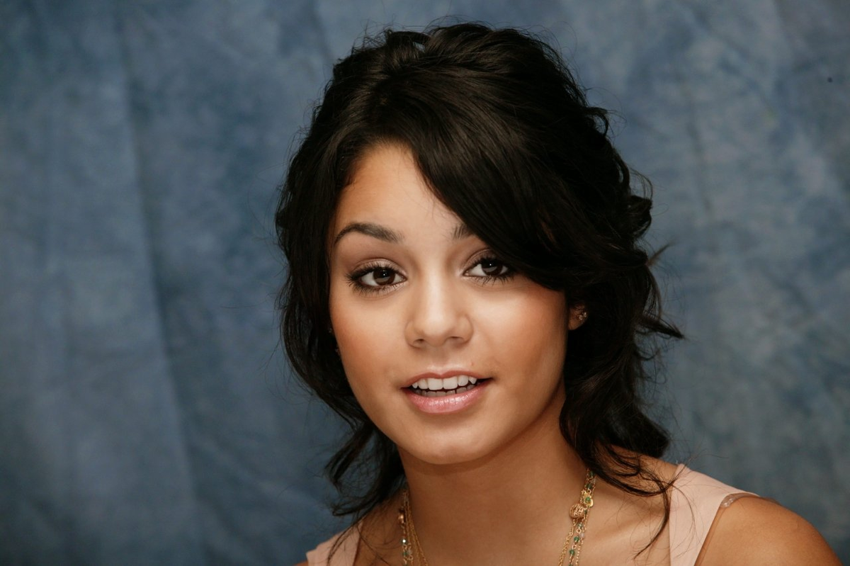 Приятный стиль Vanessa Hudgens (15 фото)