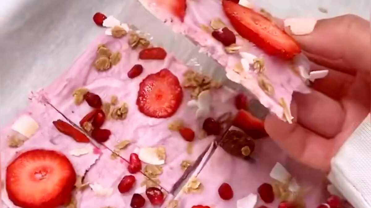 Жарким летом, всегда хочется перекусить чем то легким и желательно прохладным.