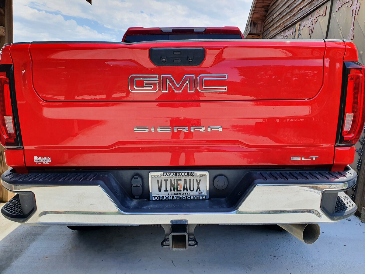 Номер с персиком