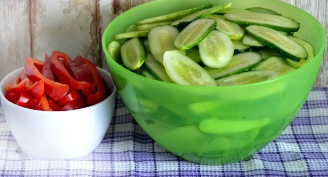 Салат с маринованными огурцами « 40 рецептов вкусных салатов