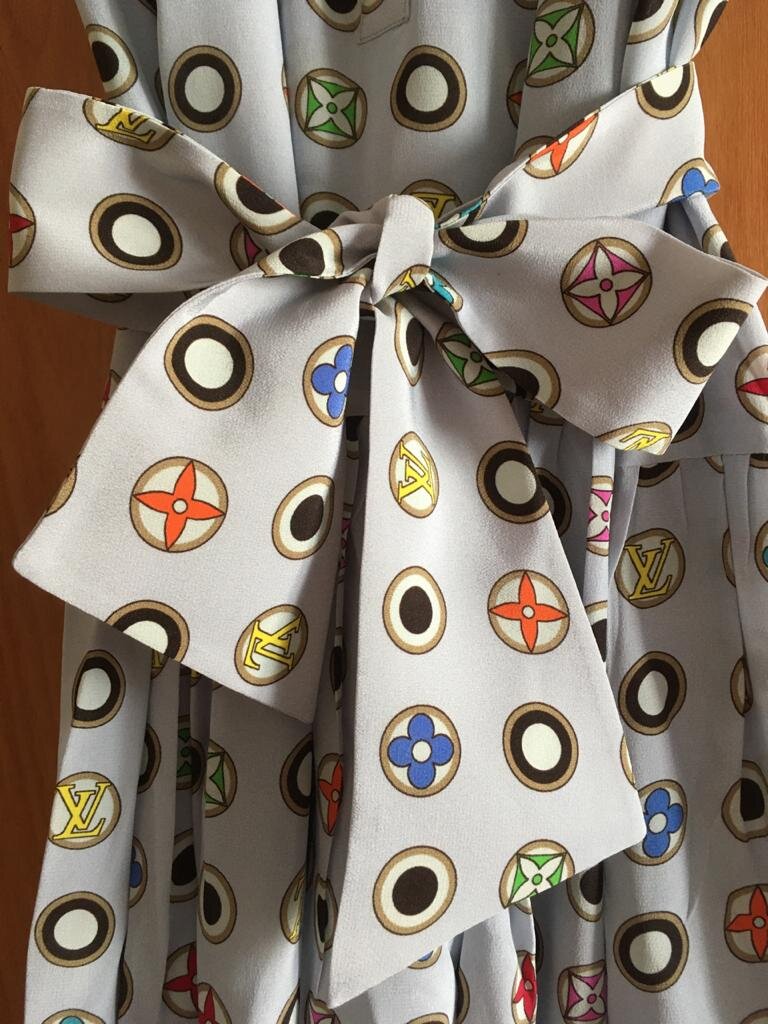 Фото сделано мной. В зависимости от освещения ткань меняет оттенок