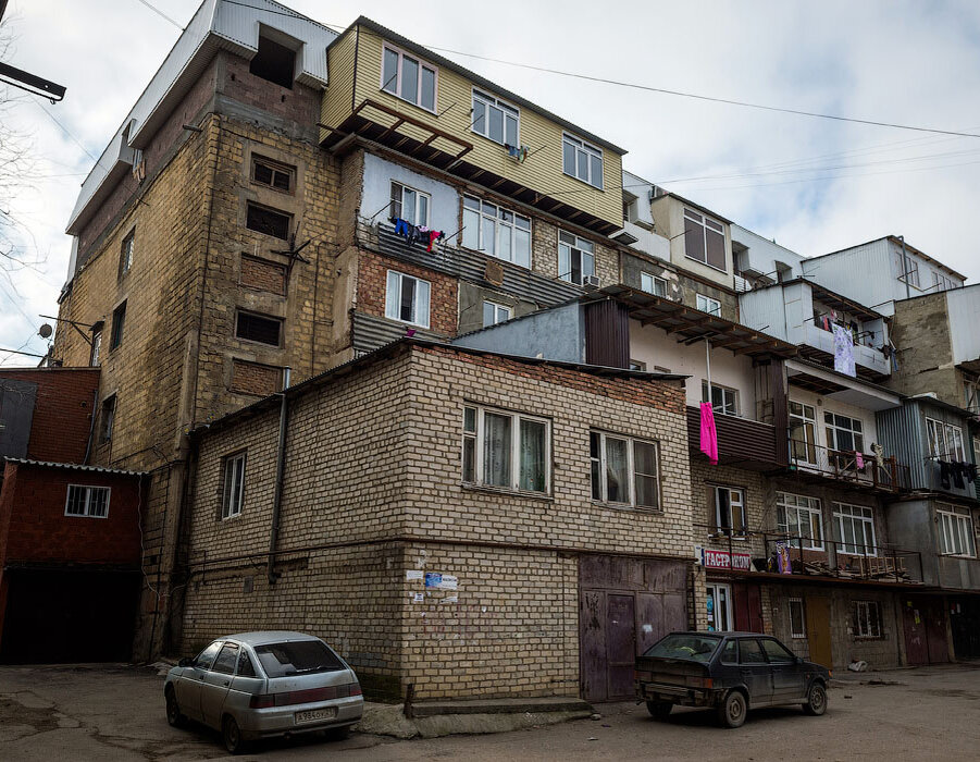 На что только не идут люди, чтобы остеклить балкон