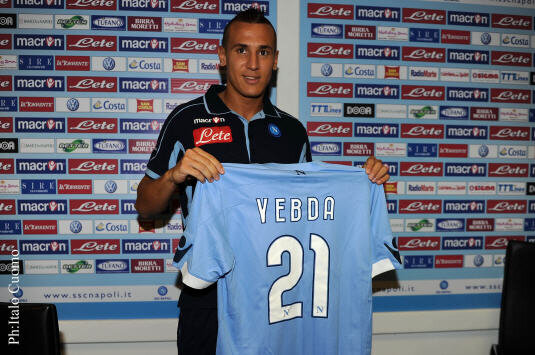 Хассан Йебда, футболист имеющий гражданство Алжира и Франции, поиграл за сборные обеих стран (за молодежную сборную Франции, затем за основную сборную Алжира). Не играет с 2018 года.