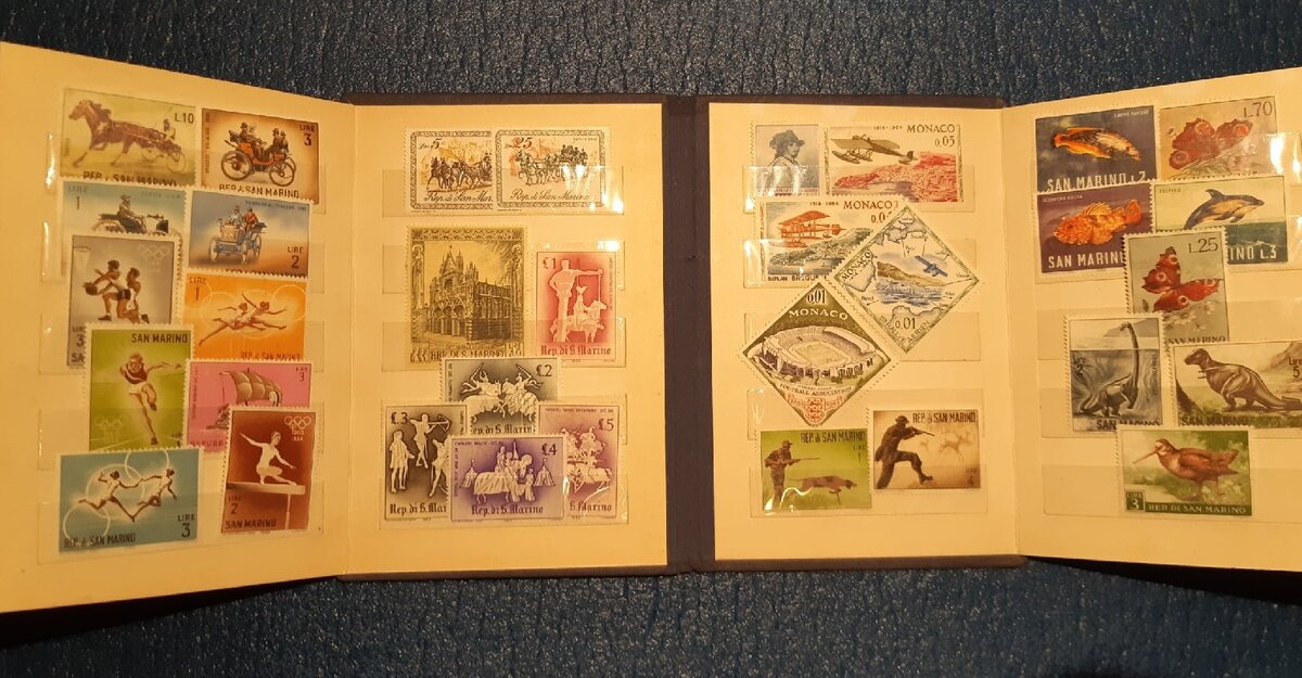 Вот такой мне однажды попался кляссер с марками Монако и Сан-Марино 50-ых и 60-ых годов. Фото автора