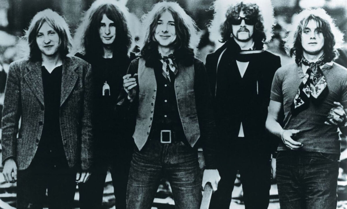 Mott The Hoople превратили музыкальные отходы Дэвида Боуи в золото || Getty