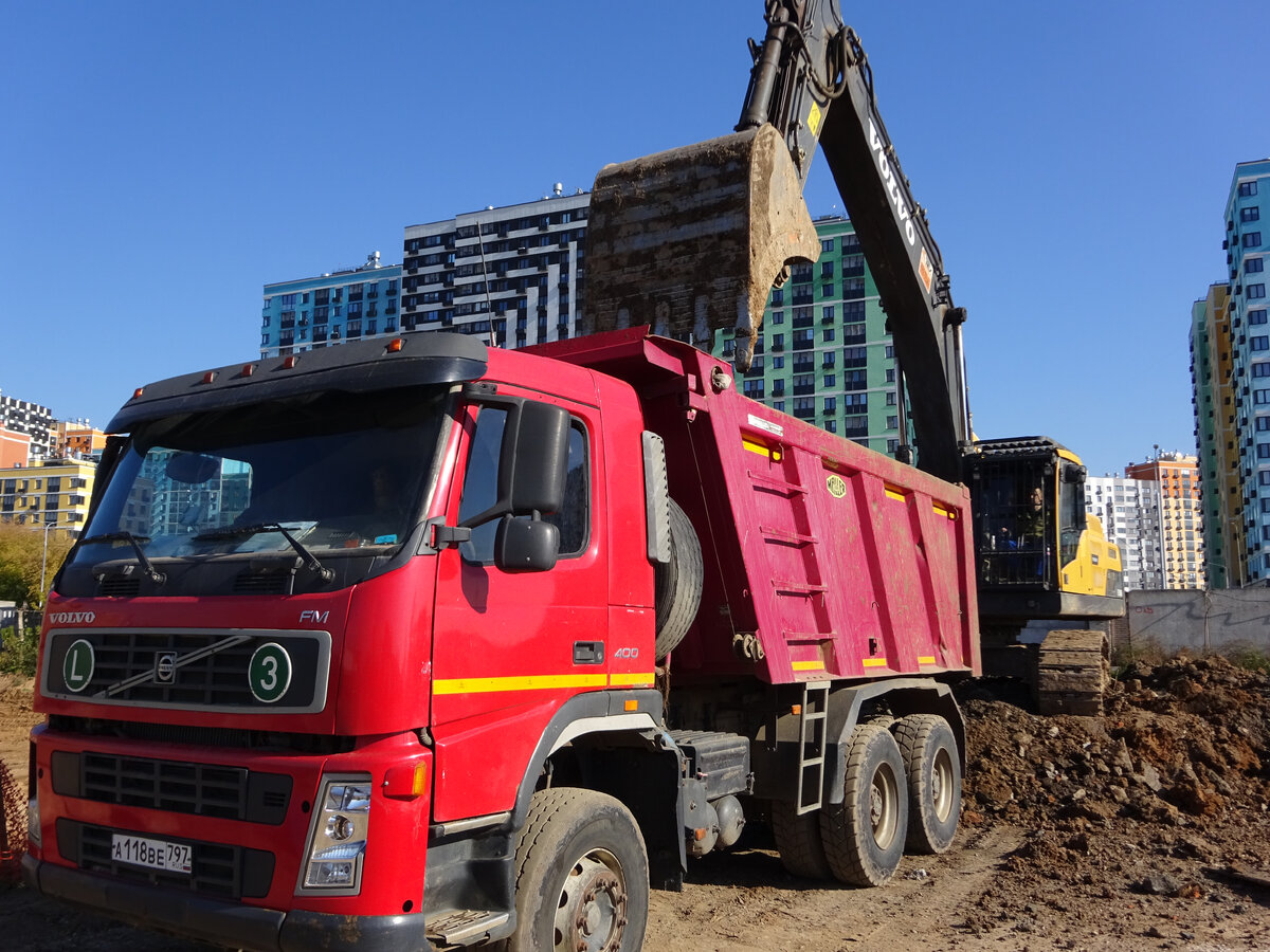 Компания Техоптимум-земляные работы. Самосвал Volvo FM 400.