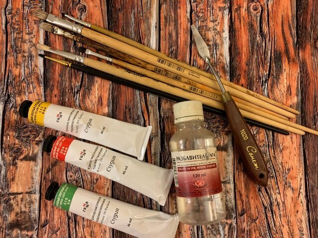 Масляные краски и кисти художника. Фото автора