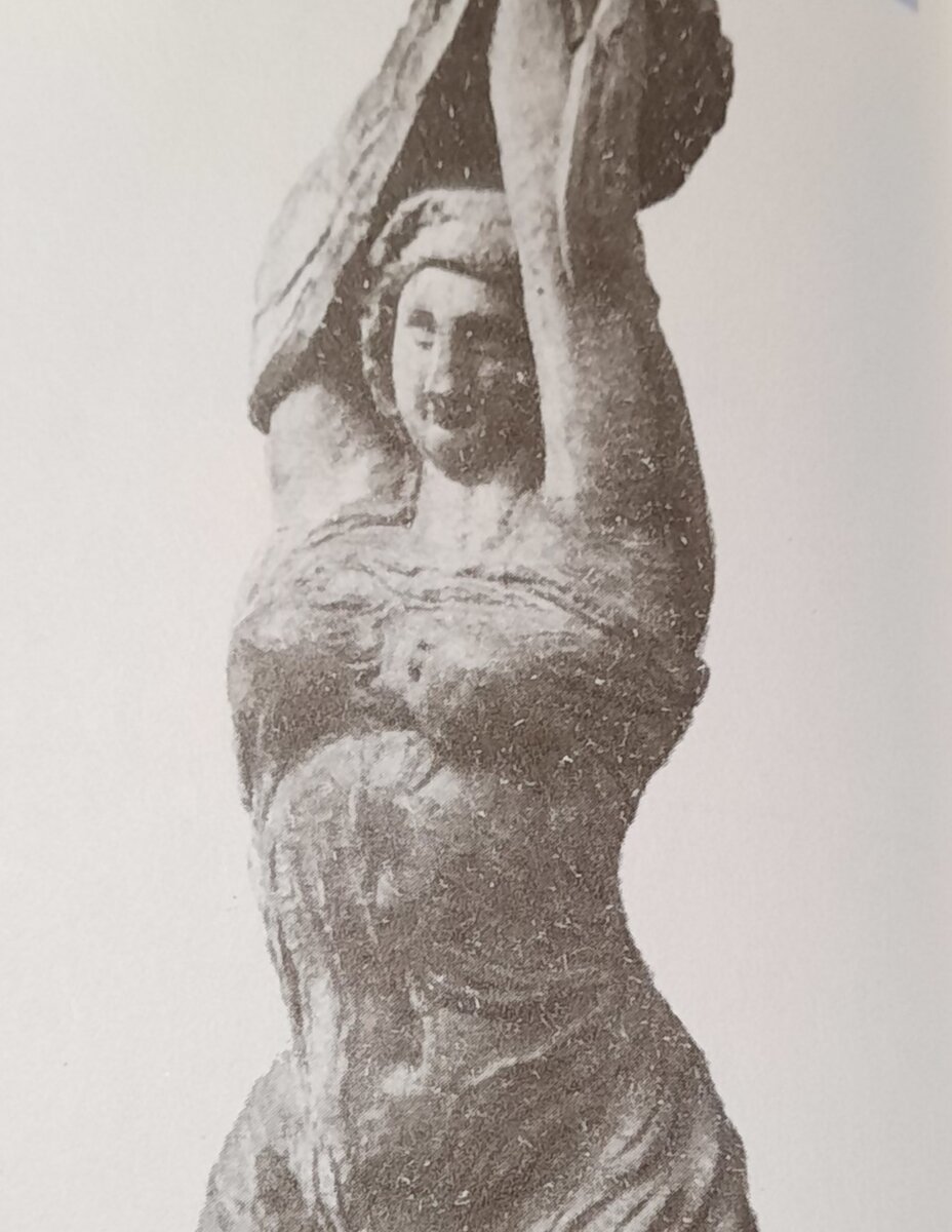 С. Т. Коненков. Текстильщица. Фрагмент. 1923. Дерево. Москва. Государственная Третьяковская галерея 