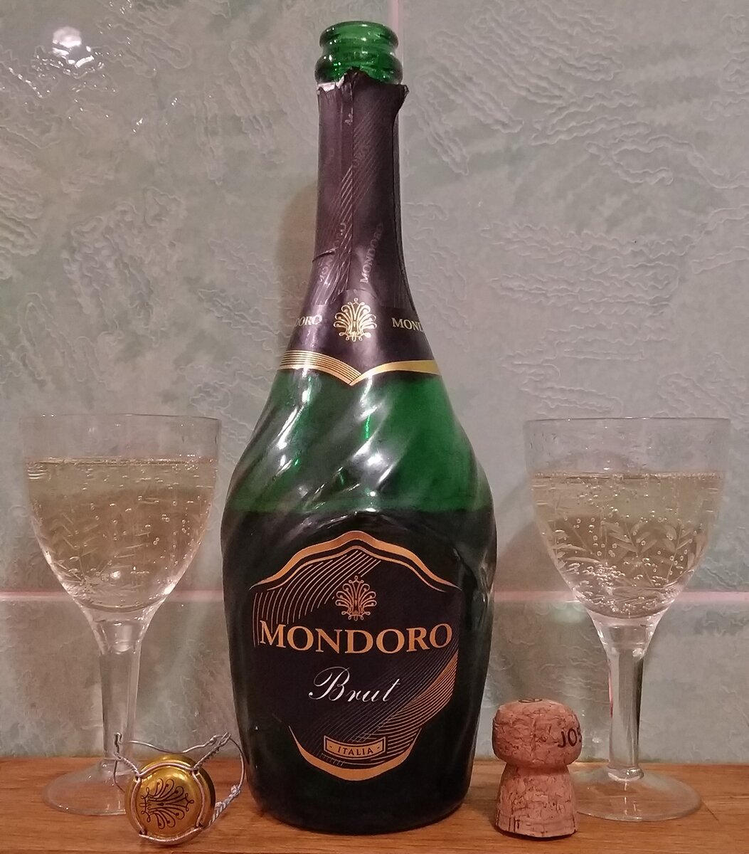 Шампанское мондоро отзывы. Mondoro Prosecco Brut. Шампанское Мондоро брют. Шампанское Mondoro Prosecco. Мондоро Просекко док.