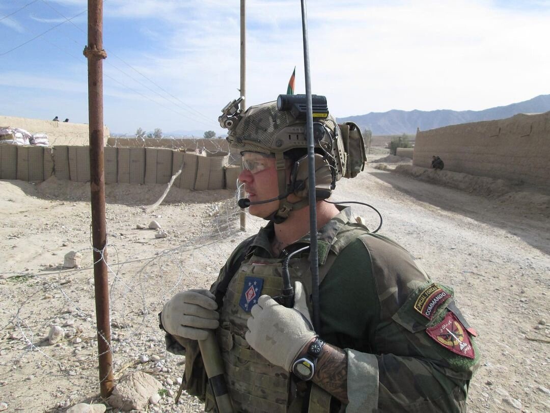 Альфорд возле охраняемого периметра, Афганистан