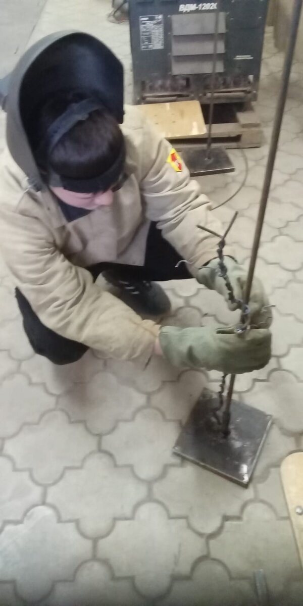 Молодое поколение грызёт гранит профессии.