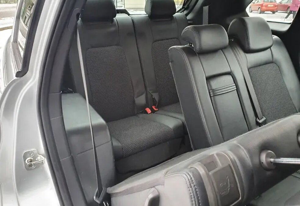 Дополнительные галерки - это всегда хорошо для большой компании.