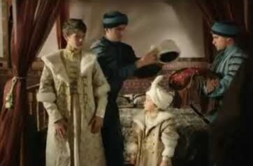 Сюннет шахзаде Баязида и шахзаде Джихангира. Белые костюмы были  тогда 500 лет назад, есть и сейчас. Кадры из сериала Великолепный век