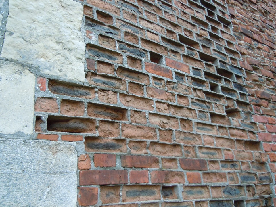  23 октября 2011 г. Здесь внимание будет больше направлено на состояние кладки кремля.-9