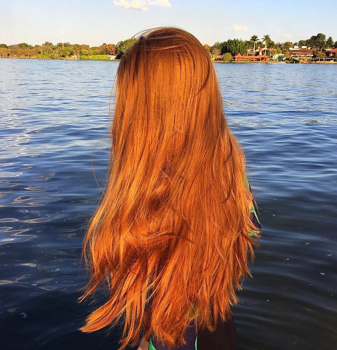 Мне предстоит тебе о многом не сказать, Мне предстоит к тебе однажды не вернуться.
Как жаль, что нам приходится терять
Людей, с которыми хочется проснуться.( фото взято из интернета)