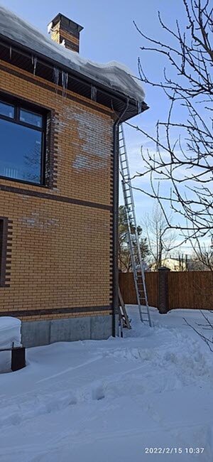 Проведение всех нужных коммуникаций в доме важно предусмотреть еще на стадии его строительства. 