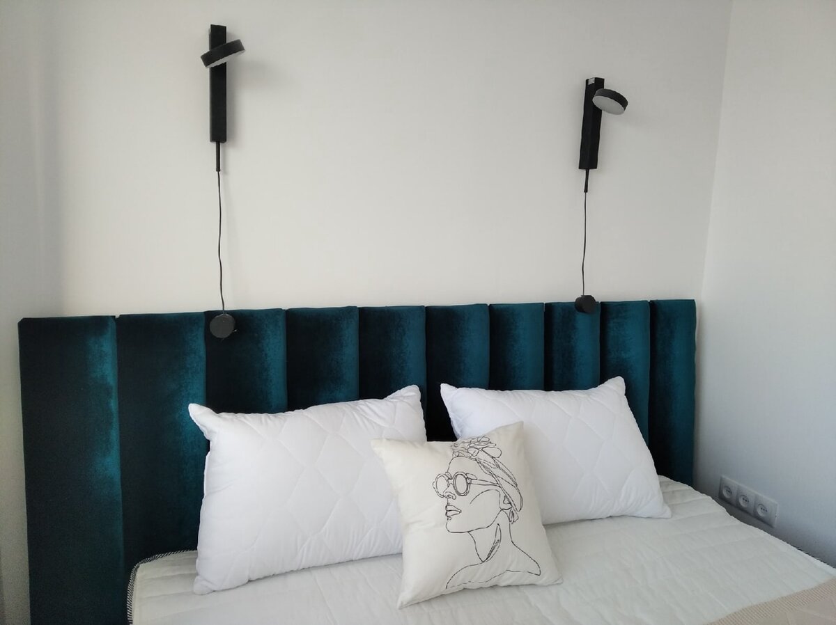 Фото не передает потрясающий цвет изголовья