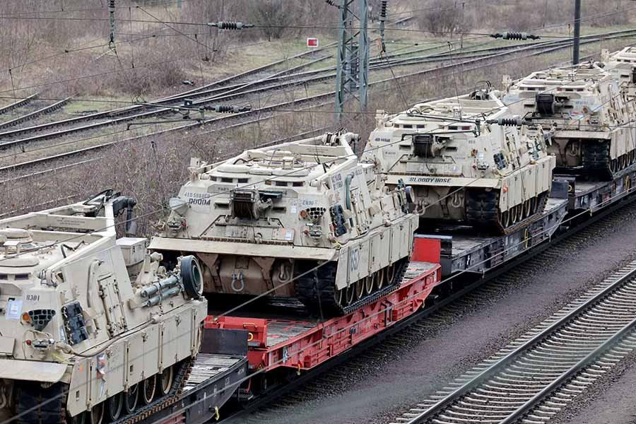 Поезд с американской военной техникой на станции Магдебург-Зуденбург в Германии - Фото: dpa/picture-alliance/TASS