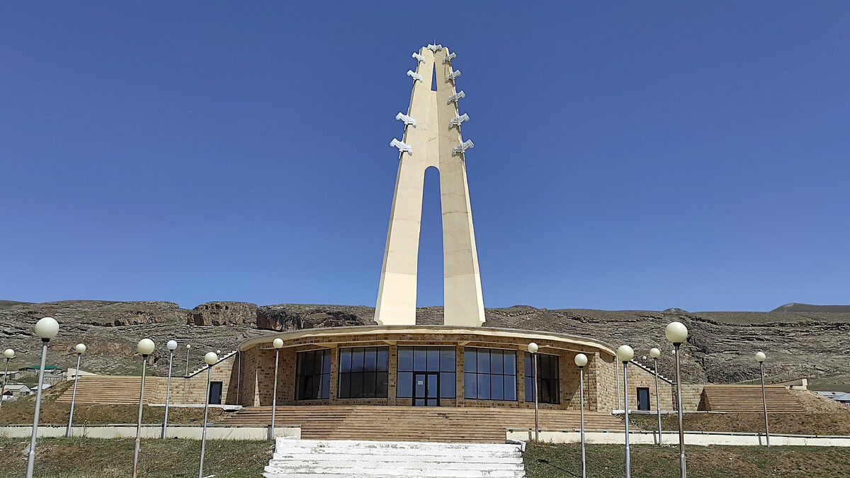 Мемориал в селе Цада, Дагестан. Фото - Кирилл Полиенко/Polienko: путешествуем вдвоем