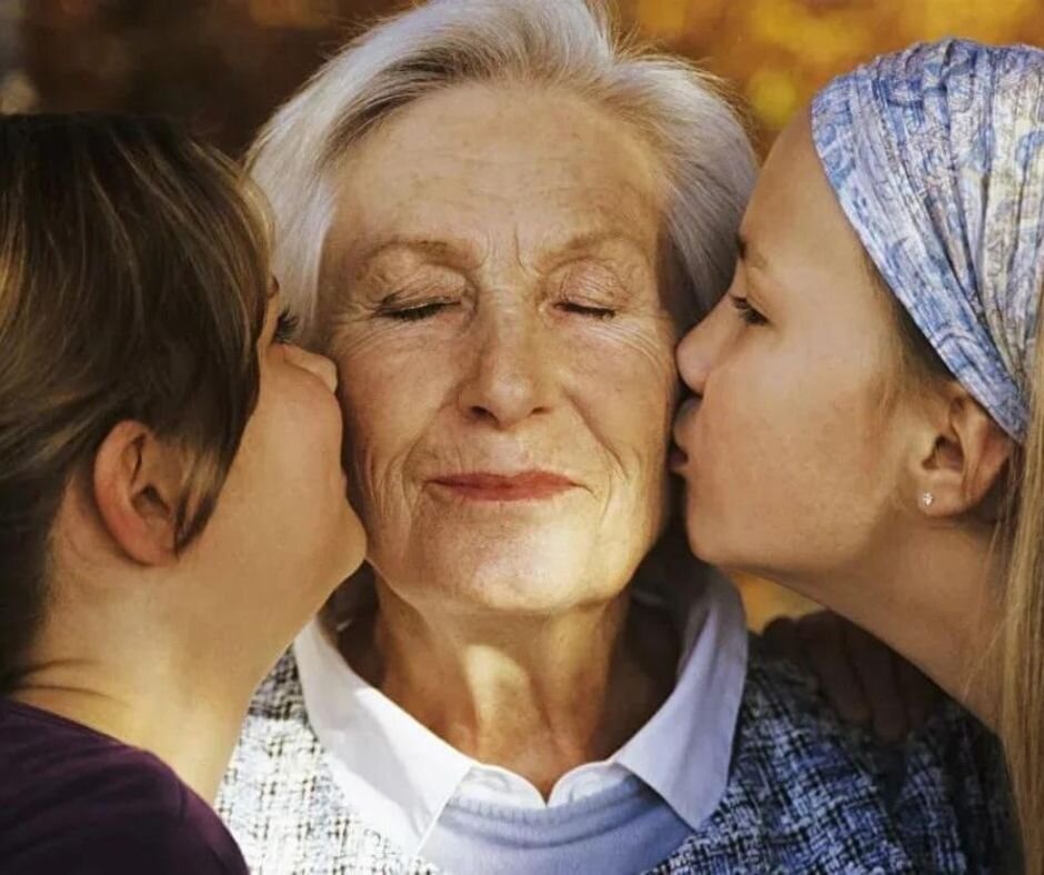 Все мы так или иначе общаемся с пожилыми людьми. Зачастую это наши родственники - родители или родители родителей.