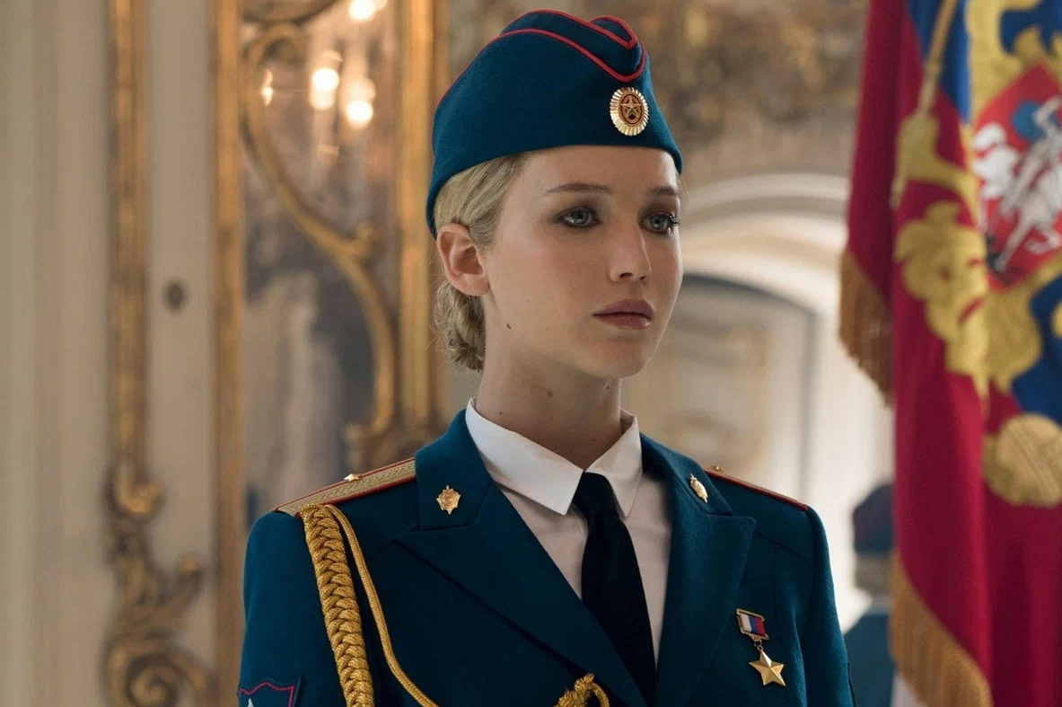 Кадр из фильма "Красный воробей", 2018 г.