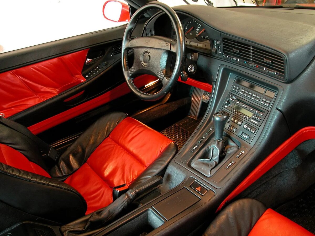 В 1991 году на смену точеному купе 6-й серии Е24 пришел BMW 850i Е31 – более роскошный автомобиль, созданный для впечатляющей скорости, но не в ущерб комфорту представительского класса.