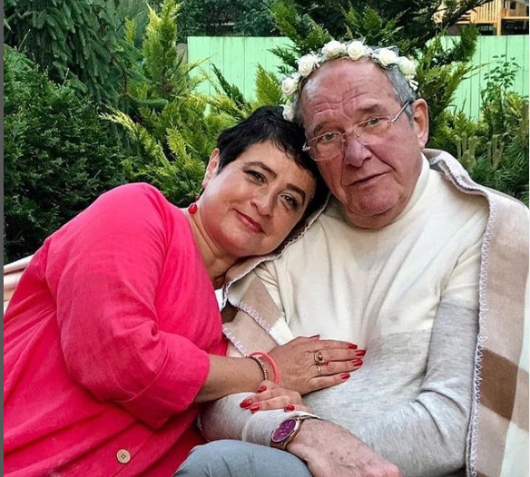 неужто взялся за стакан на радостях.  Джузеппе сизый нос. 