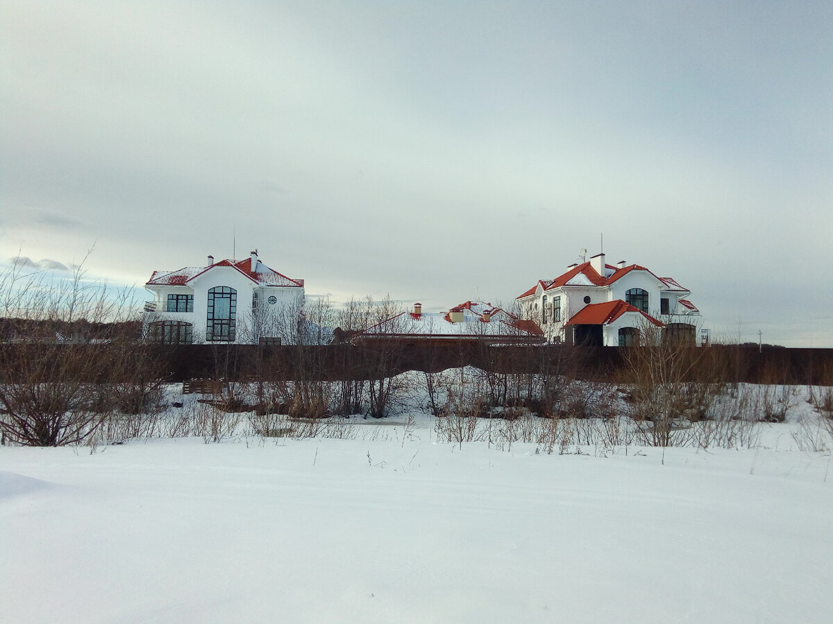 Коттеджи на улице Штоколова