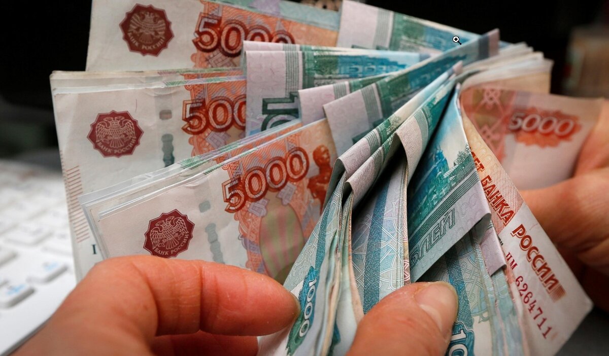 Всегда манили и радовали шелестящие бумажки в руках...