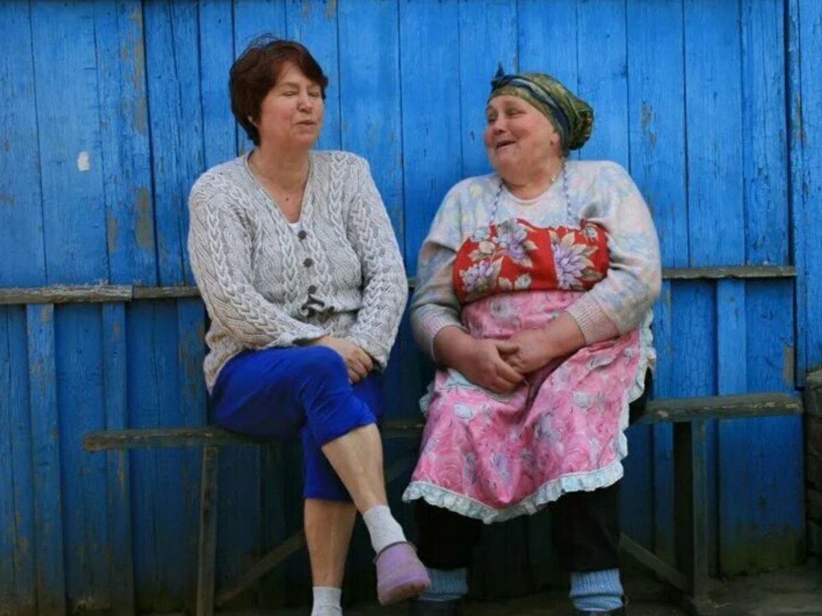 Видео старых толстых баб. Деревенские женщины. Женщина в деревне. Женщина в селе. Женщины из сельской местности.