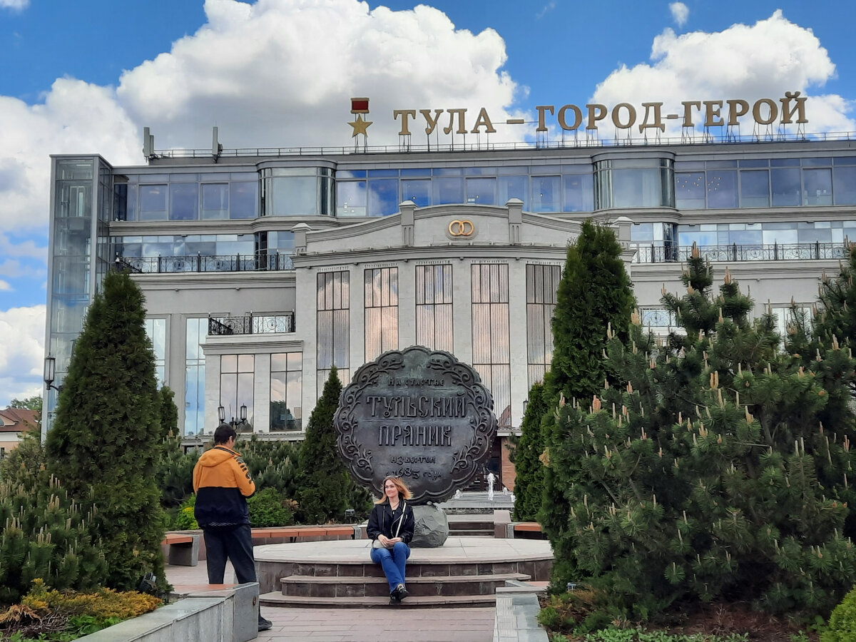 Не люблю постановочные фотографии. Если есть люди, значит город "живой". 