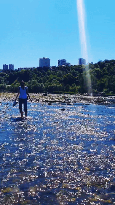 Преодолеваю водные препятствия ))