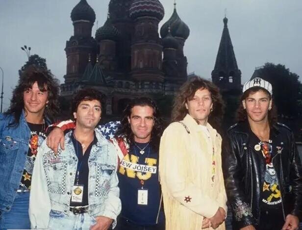 Алек Джон Сач второй слева, Bon Jovi в Москве