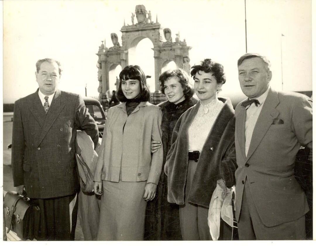 Татьяна Самойлова, Изольда Извицкая, Лейла Абашидзе и Борис Чирков, 1960-е годы. Источник фото: Instagram*