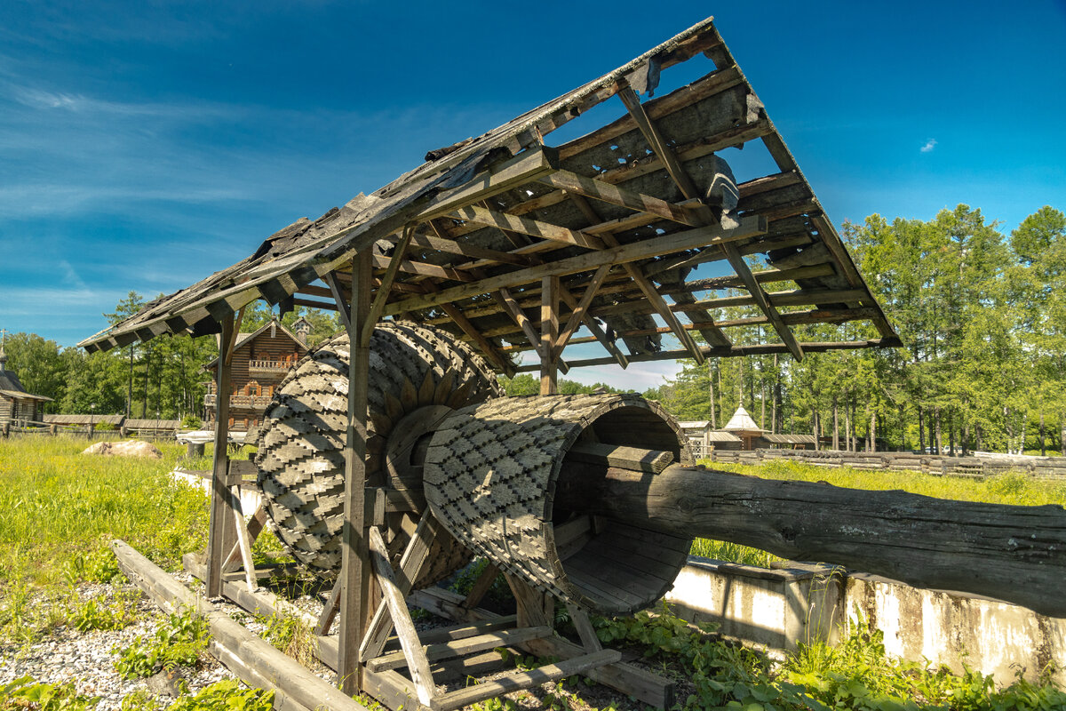 Деревянный купол на территории усадьбы Богословка 