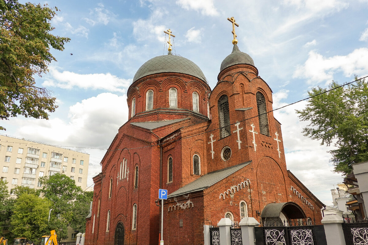 Нашел дом в Москве, где в 1994 году было совершено покушение на Березовского.  Показываю, как он сейчас выглядит | Самый главный путешественник | Дзен