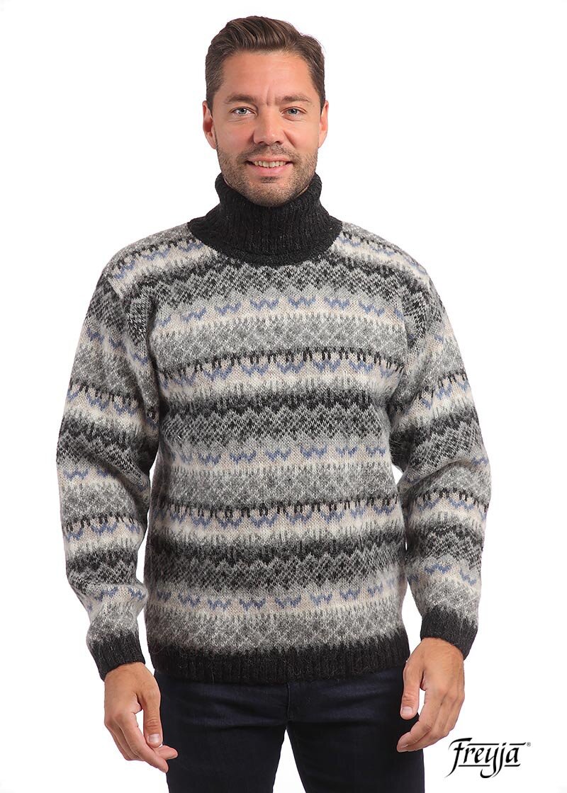 Нашла на freyja.ru картинку для примера. Наш свитер был похожим, но выполнен в трёх цветах и без воротника.