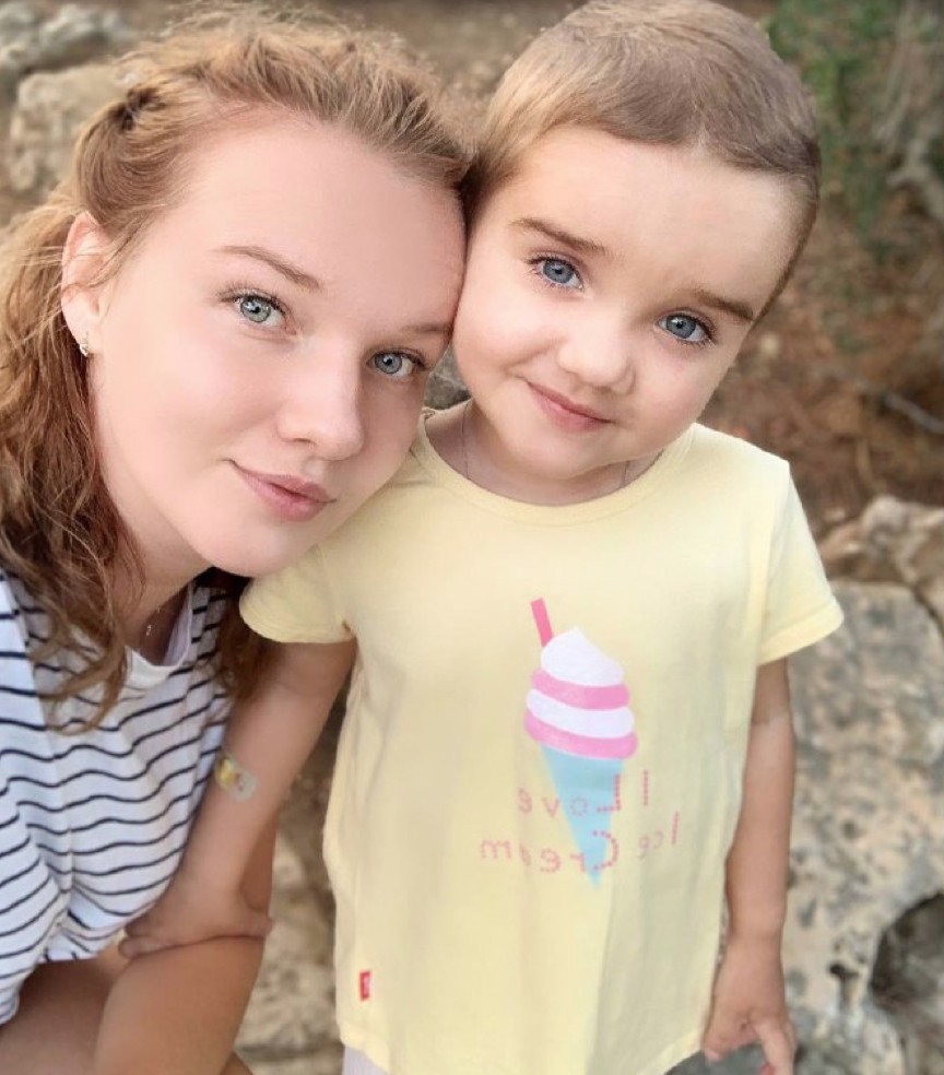 Настя Конева с мамой