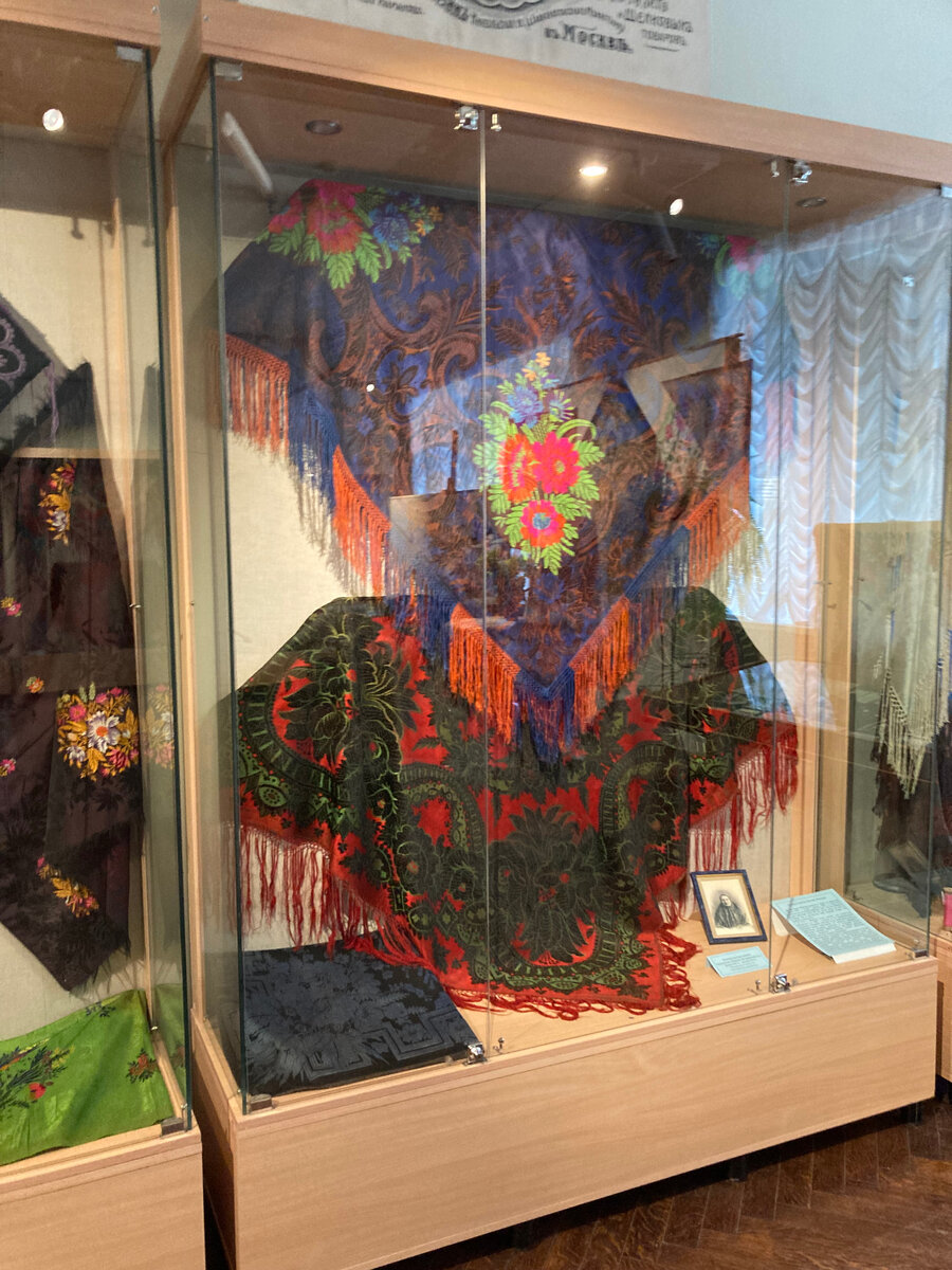 Залы музея "Истории русского платка и шали"
