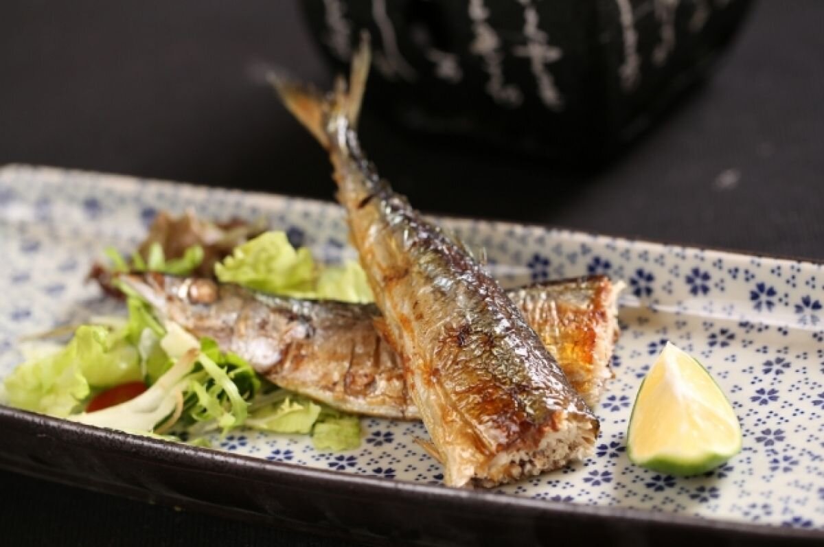    Обратная сторона сайры. Чем могут быть вредны рыбные консервы