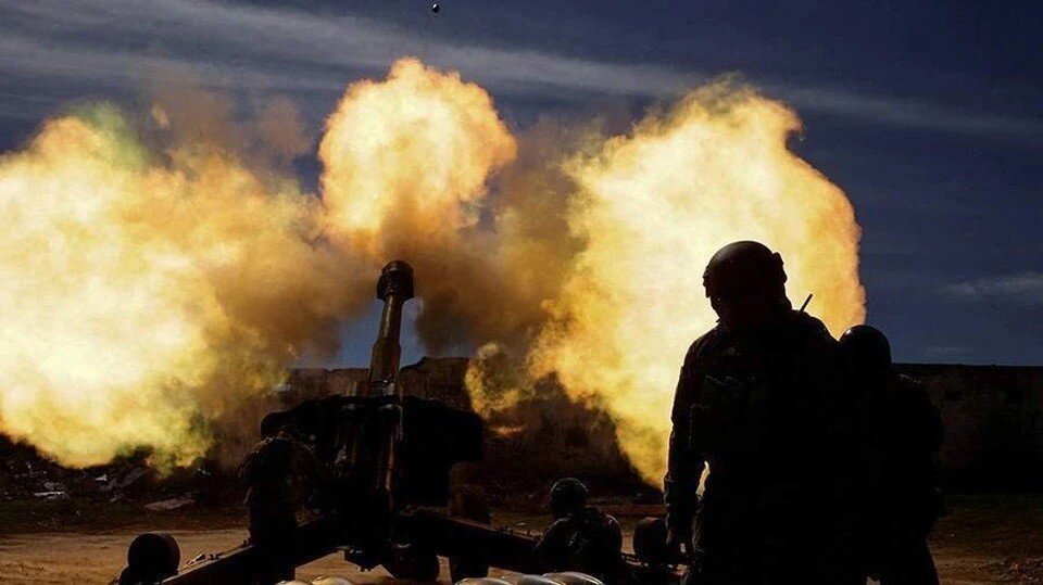     При артобстреле со стороны украинских боевиков погибли 13 донецких спасателей  REUTERS