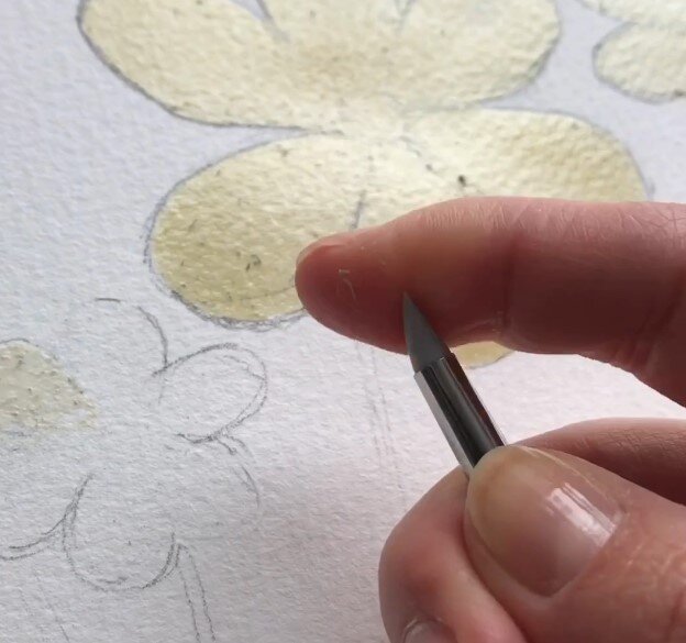 Я использую кисть для маскировки с резиновым наконечником от Belka Brush Shop. Она спасает миллионы хороших кистей