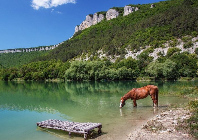 Озеро мангуп кале в крыму фото