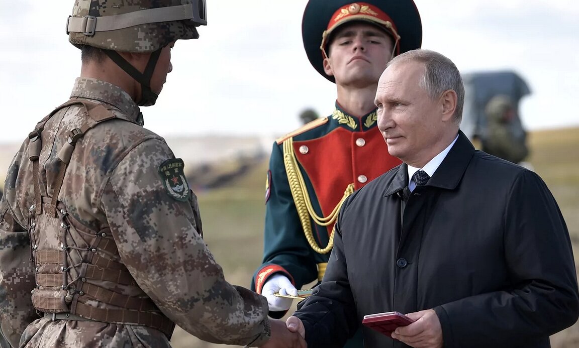 фото путина в форме главнокомандующего