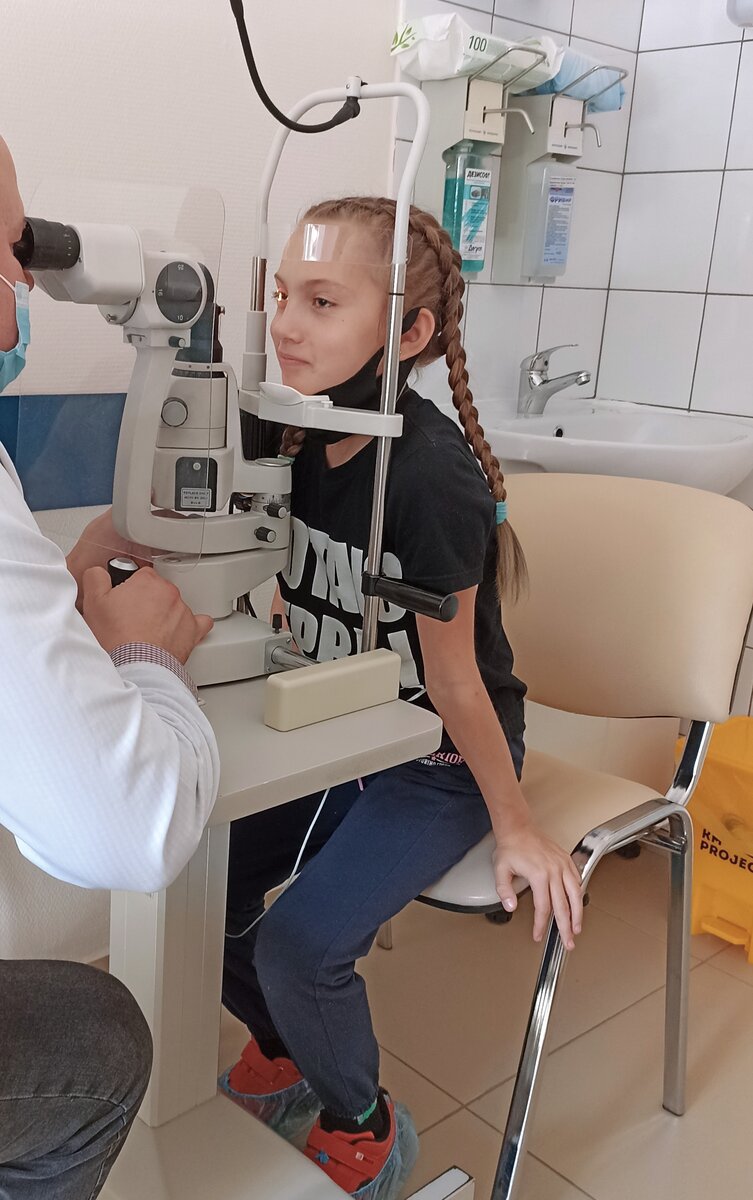 Лилиана на приëме у офтальмолога. 