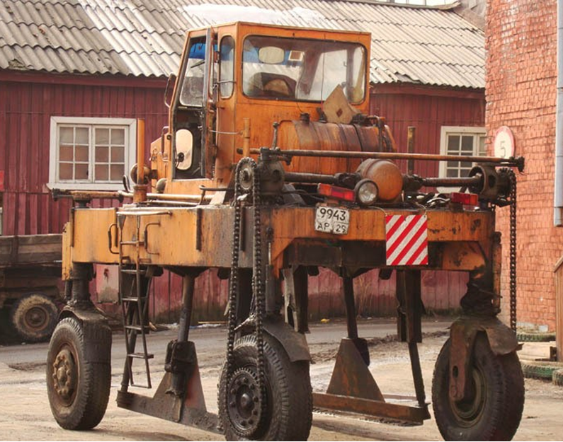 Т-140 портальный автолесовоз. Портальный лесовоз т-210 а2. Т 140м2 лесовоз. Портальный погрузчик т-140.