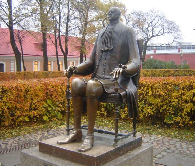 Скульптура петра в петропавловской крепости фото