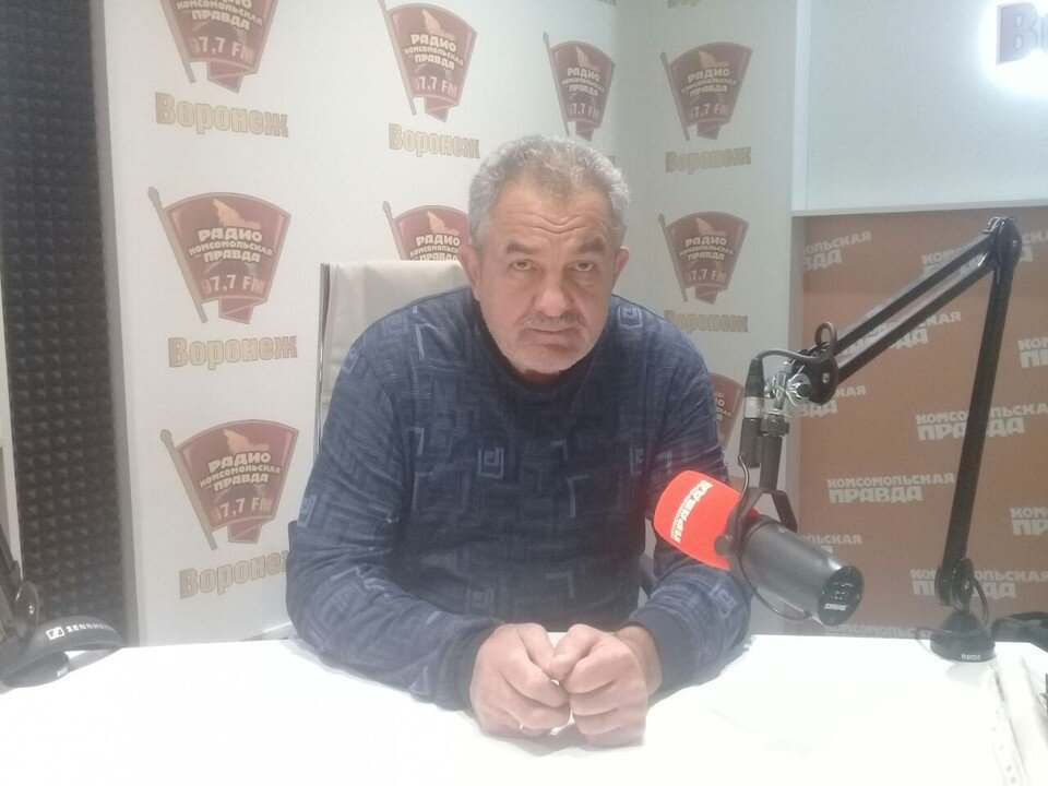     Валерий Абаджян в радиостудии "КП". Алексей СЕРГУНИН