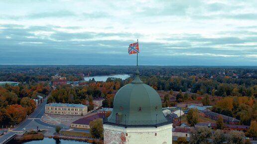 Флаг на башне замка в Выборге