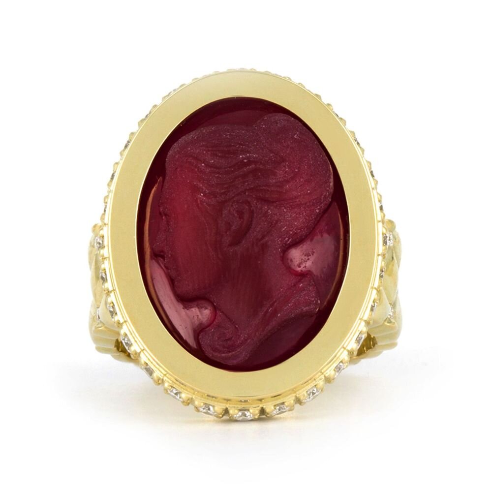 Рубиновая Камея с профилем любимой дочери.